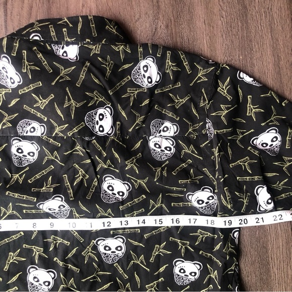 VSTR Mens Button Down Shirt Black Size Small Creepy Panda Japanese Print Anime - Picture 5 of 6